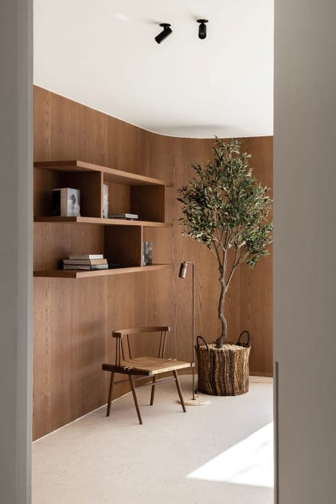Modern renovated villa located in a residential area in Het