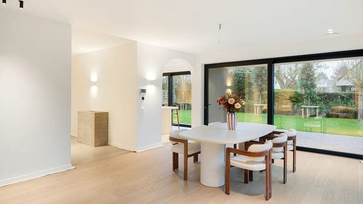 Modern new-build villa equipped with all luxury in contempor