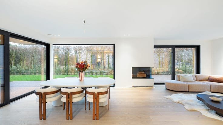 Modern new-build villa equipped with all luxury in contempor