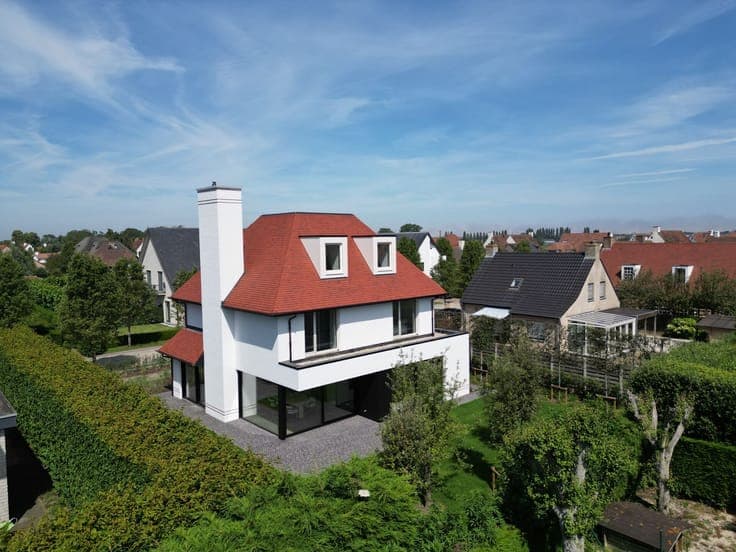 Modern new-build villa equipped with all luxury in contempor