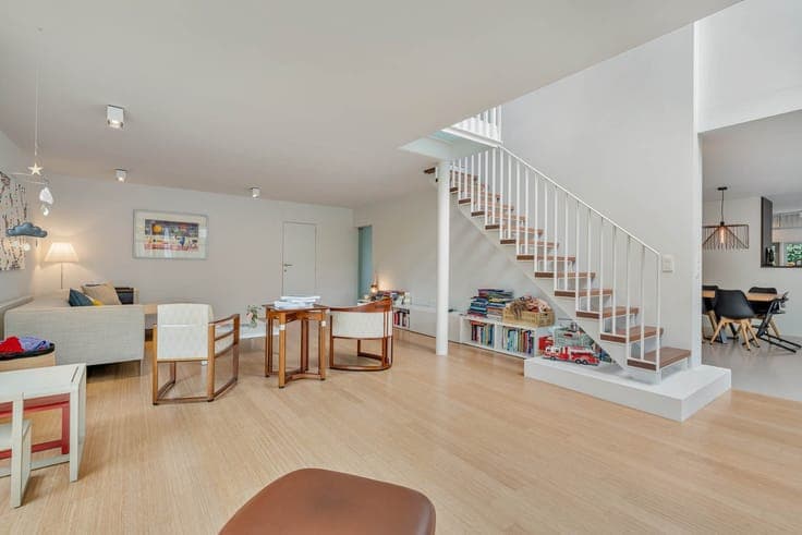 Moderne open bebouwing met zwembad, 5 slaapkamers en EPC B