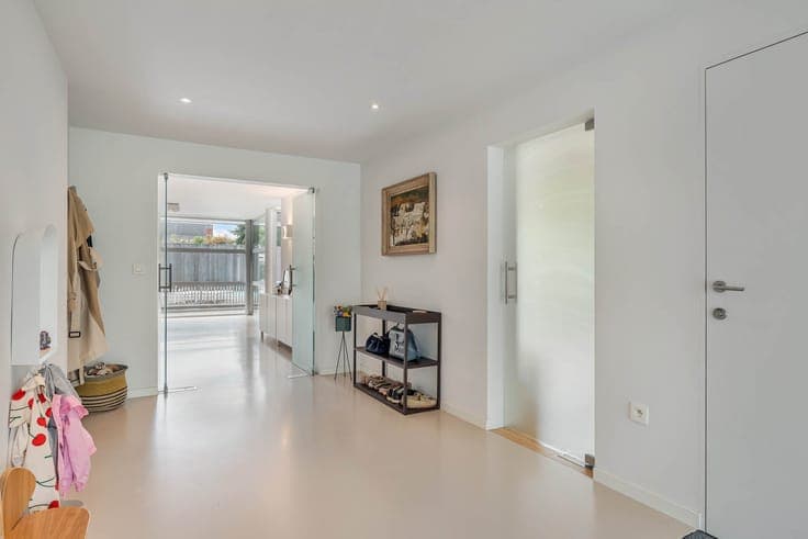 Moderne open bebouwing met zwembad, 5 slaapkamers en EPC B