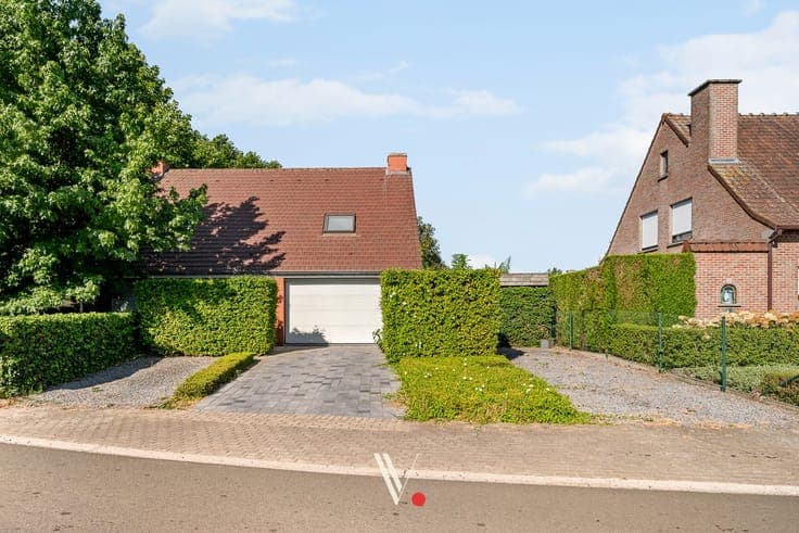Alleenstaande woning op prachtig groen perceel van 1.000 ...