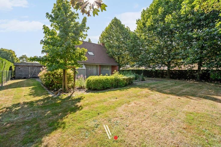 Alleenstaande woning op prachtig groen perceel van 1.000 ...