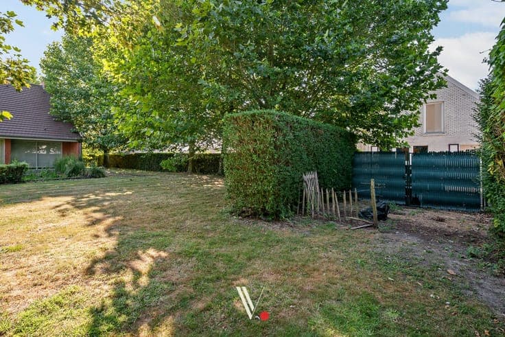 Alleenstaande woning op prachtig groen perceel van 1.000 ...
