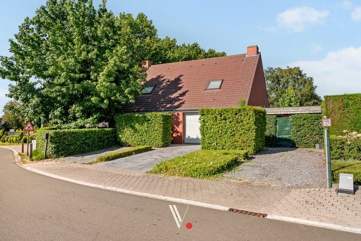 Alleenstaande woning op prachtig groen perceel van 1.000 ...
