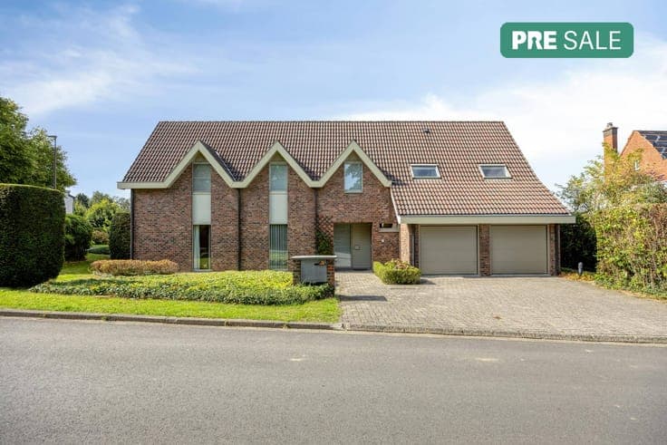Spacious family home with practice space