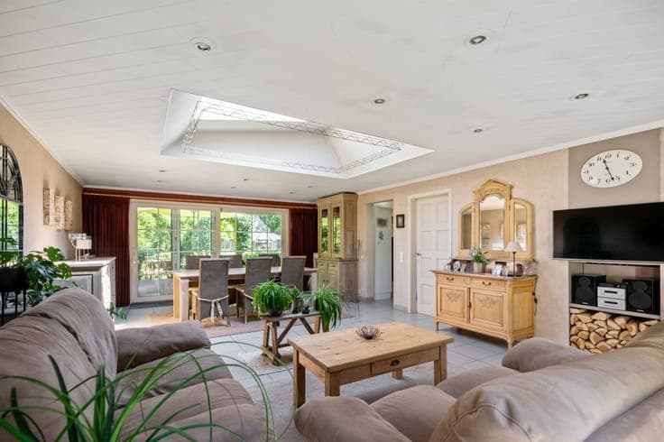 Gelijkvloerse woning op 1423 m²- met vergund bijgebouw en...