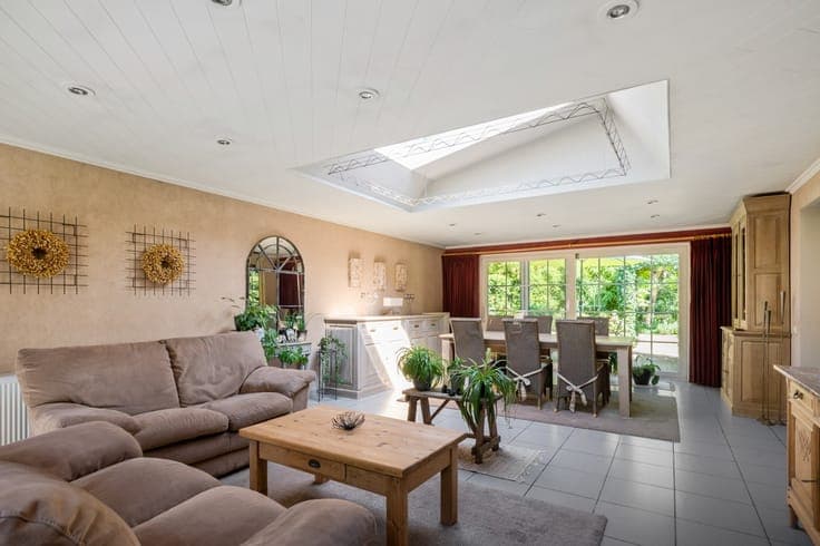 Gelijkvloerse woning op 1423 m²- met vergund bijgebouw en...