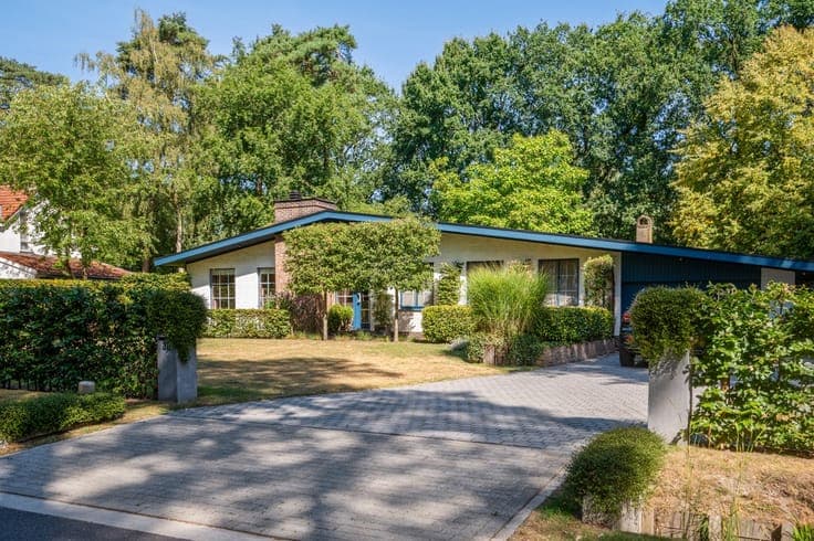 Gelijkvloerse woning op 1423 m²- met vergund bijgebouw en...