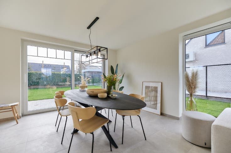 Halfopen nieuwbouw met 3 slaapkamers op een perceel van 2...