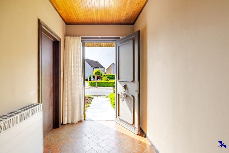 Quietly located semi-detached house with garage, garden and