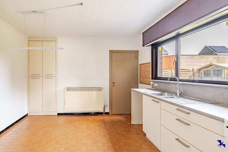Quietly located semi-detached house with garage, garden and