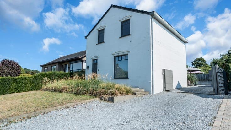 Instapklare en gerenoveerde woning met 3 slpkrs te As