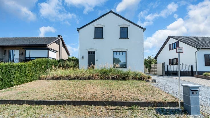 Instapklare en gerenoveerde woning met 3 slpkrs te As
