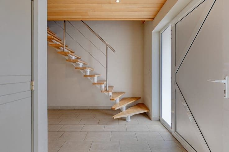 Alleenstaande, instapklare te moderniseren woning op resi...