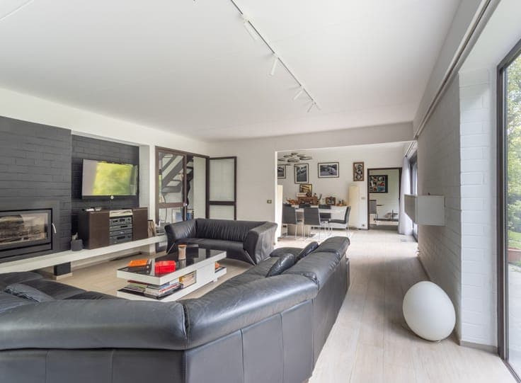 Bright Architect-Designed Villa – Bordering a Nature Reserve