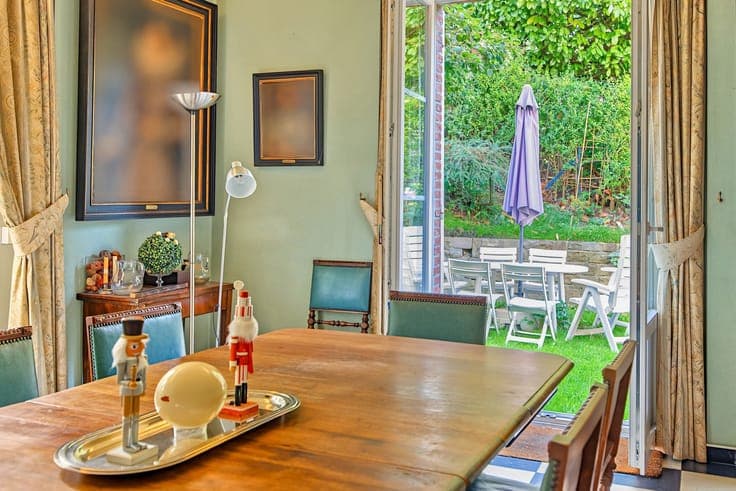 Duden Villa, three-sided property, +/- 330 m², 4 ares 50