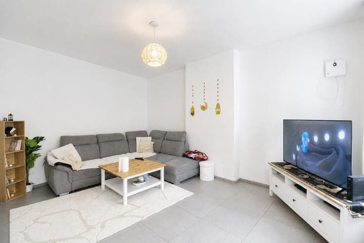 Beautiful 3-sided house PEB B terrace garden and parking!