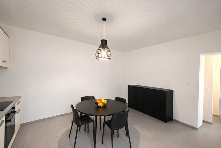 Beautiful 3-sided house PEB B terrace garden and parking!