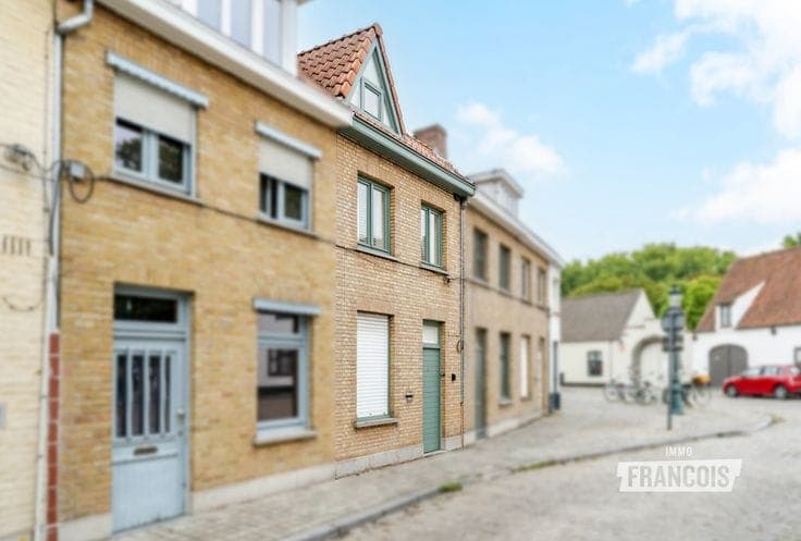 Renovated family home with two bedrooms in Bruges