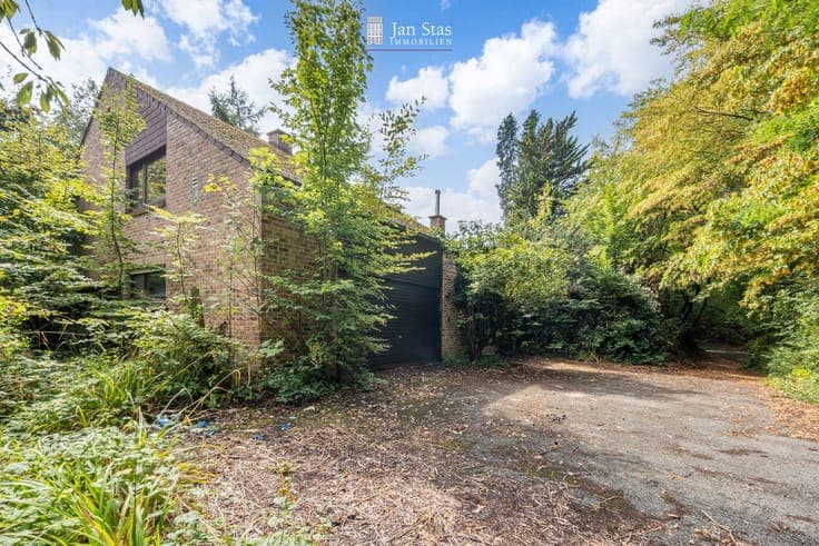 Ruime gezinswoning op 2.169 m² in een groene, bosrijke om...