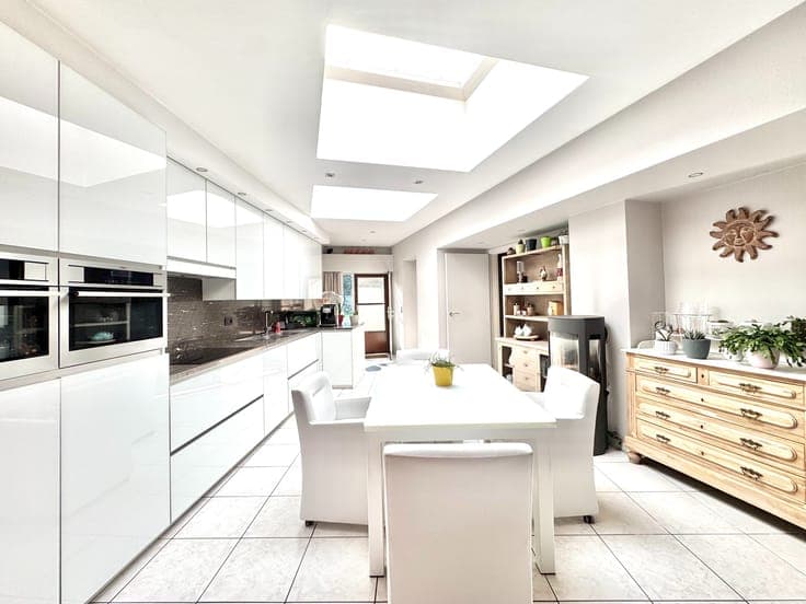 2 WONINGEN | TUIN | 5 SLAAPKAMERS | GARAGES | 1.121 M²