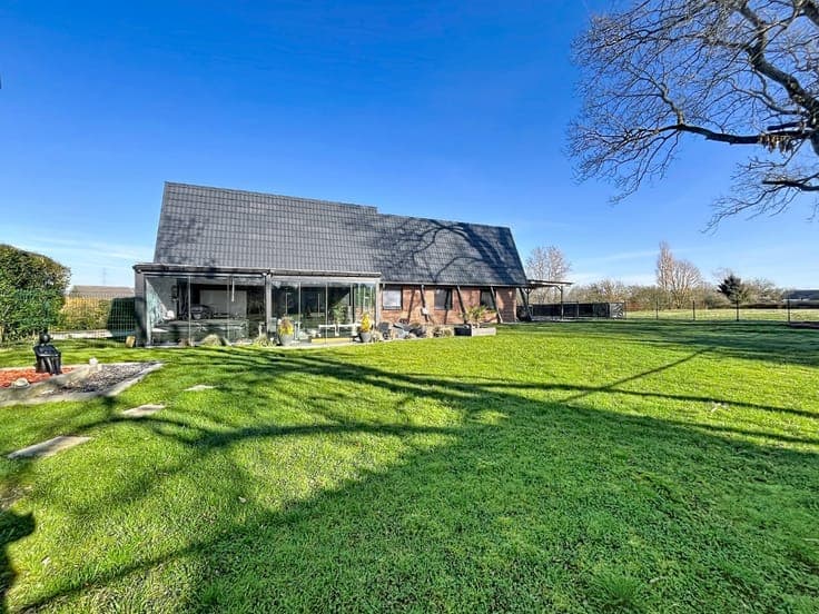 Spacious single-storey villa with large grounds in Fraiture