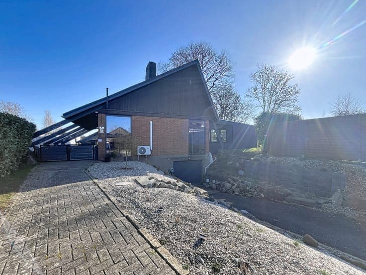 Spacious single-storey villa with large grounds in Fraiture
