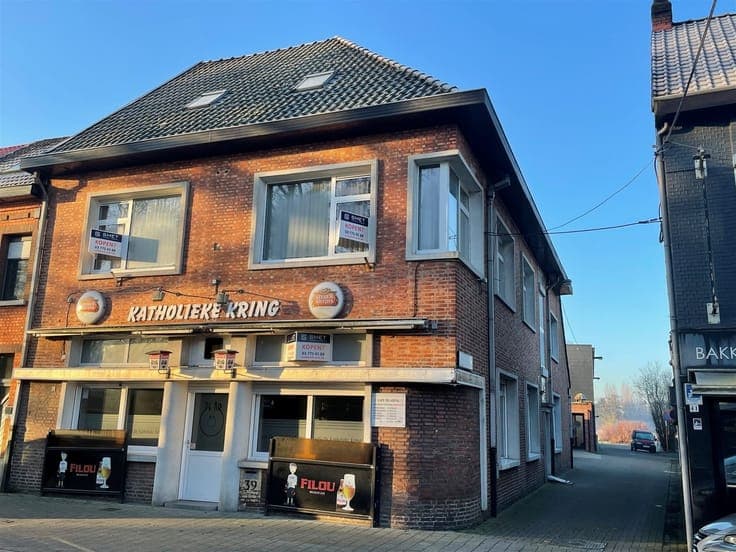 WONING MET MOGELIJK 3 SLPKS EN GARAGE
