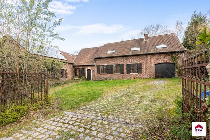 Spacious detached house for sale in Ternat