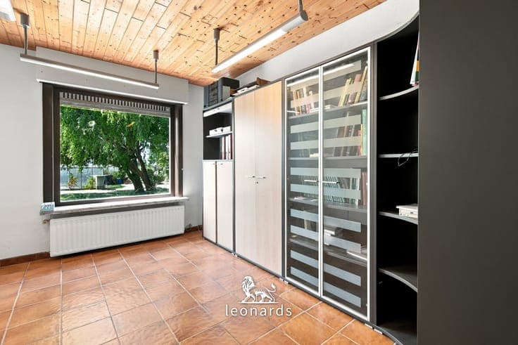 Detached villa on a spacious plot in Lendelede