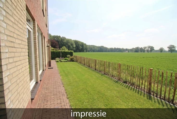 In woonerf gelegen woning vlakbij Nederlandse grens