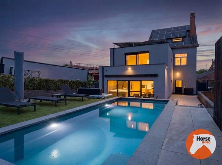 WELLE-Gerenov. herenhuis met charmante gevel en moderne luxe