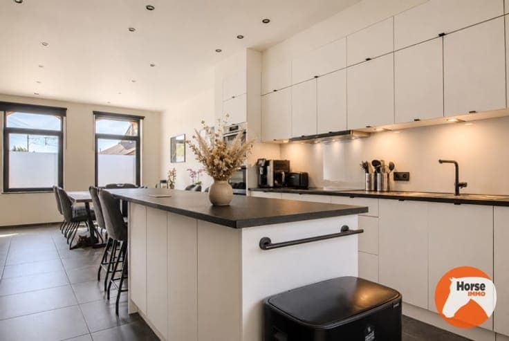WELLE-Gerenov. herenhuis met charmante gevel en moderne luxe