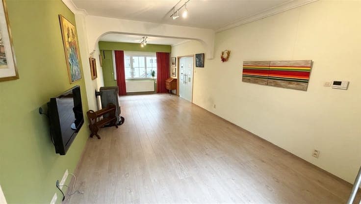 Charming family home with 4 bedrooms, beautiful garden, and