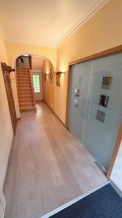 Charming family home with 4 bedrooms, beautiful garden, and