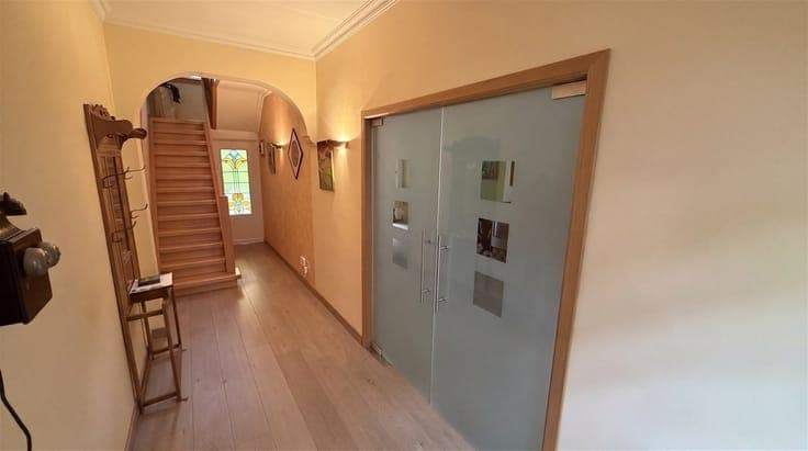 Charming family home with 4 bedrooms, beautiful garden, and