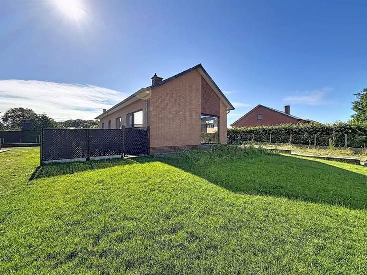 Bungalow met 4 slpks, tuin, garage, 8a 46ca