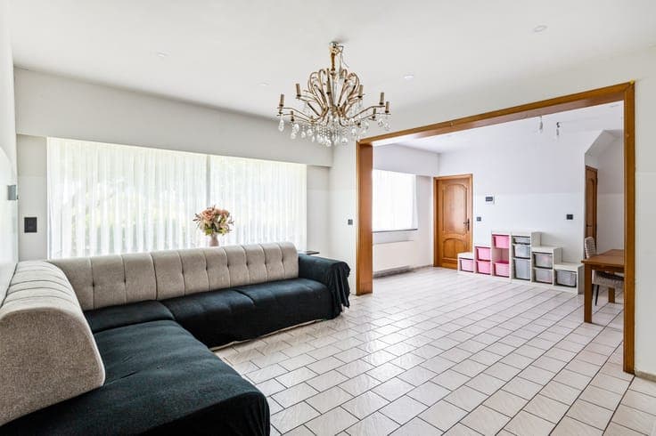 Te renoveren woning met veel potentieel in Ranst!