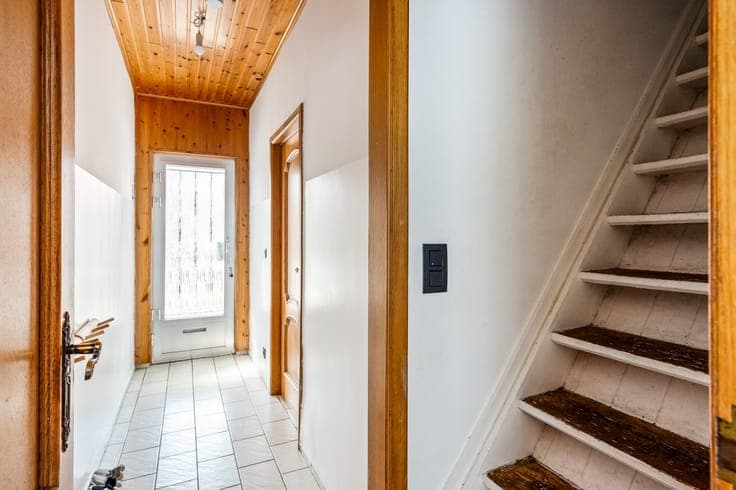 Te renoveren woning met veel potentieel in Ranst!