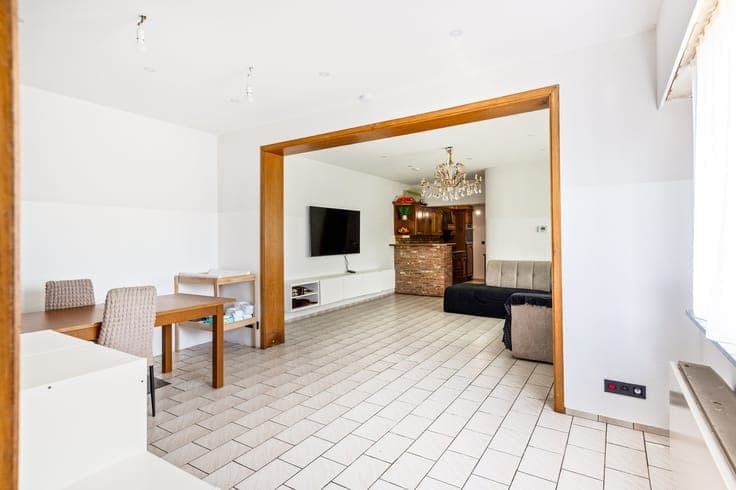 Te renoveren woning met veel potentieel in Ranst!