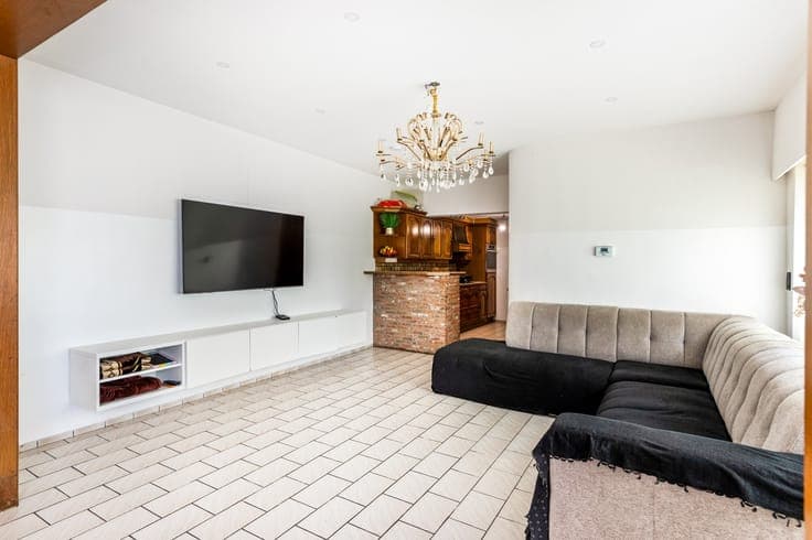 Te renoveren woning met veel potentieel in Ranst!