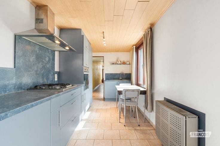 Te renoveren woning met 4 slaapkamers op een strategische l…