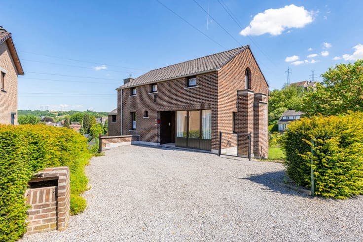 Architect-designed house 5 bedrooms and outbuilding