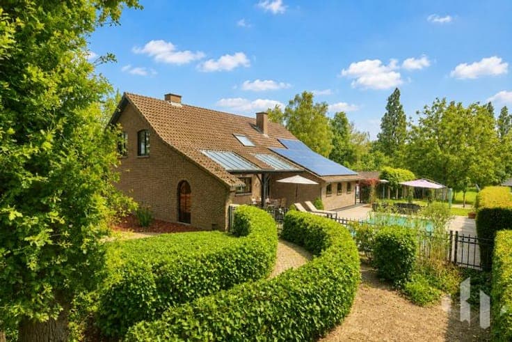 House in Peer