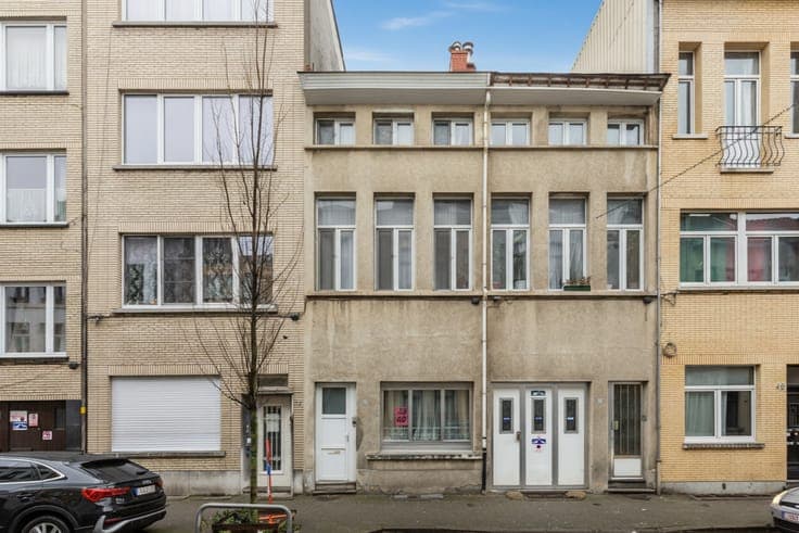 Te renoveren woning met 4 slpk en veel potentieel