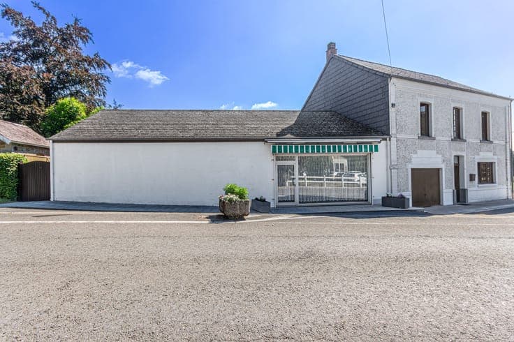 Residential home with a large outbuilding suitable for conve
