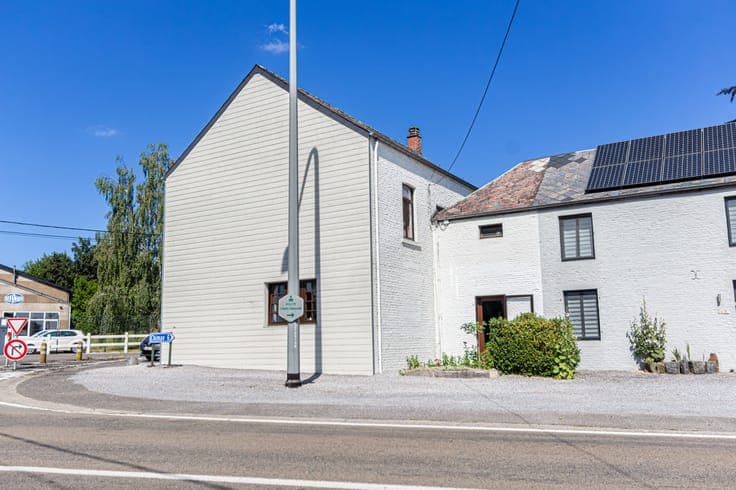 Residential home with a large outbuilding suitable for conve