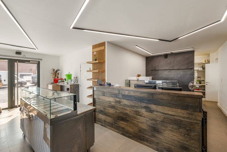 Veelzijdige recente woning (MARIO SMOS) met ruime woonopp...